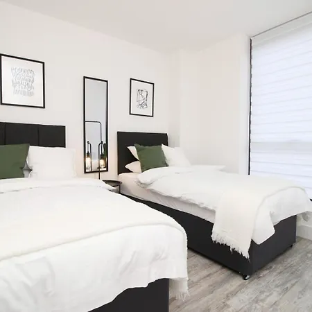 Apartment Cohost Partners | And Contemporary 2br Swindon
