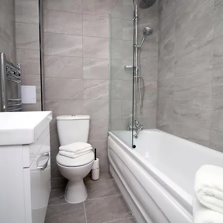 Apartment Cohost Partners | And Contemporary 2br