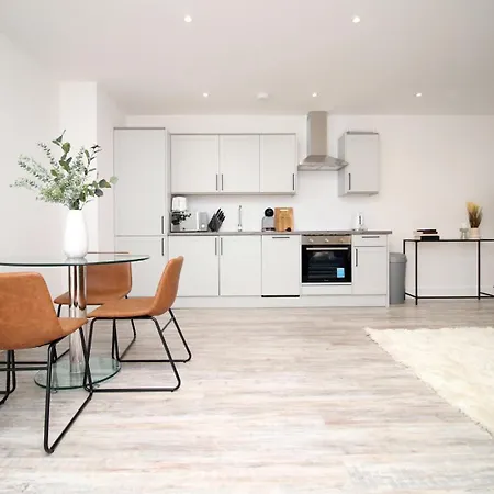 Apartment Cohost Partners | And Contemporary 2br Swindon