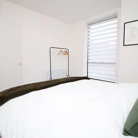Apartamento 2 Bedroom With Free Parking Swindon