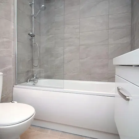 2 Bedroom With Free Parking Apartamento Swindon