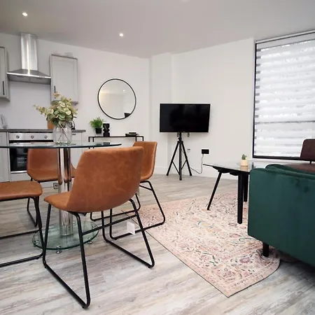 2 Bedroom With Free Parking * Swindon