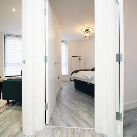 2 Bedroom With Free Parking *