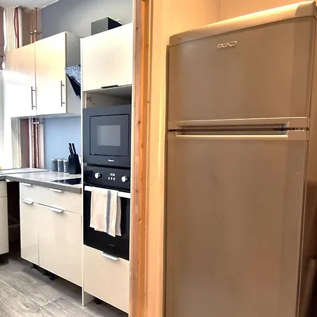 Bath Road Apartment *