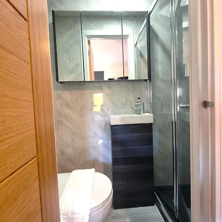 Bath Road Apartment Swindon