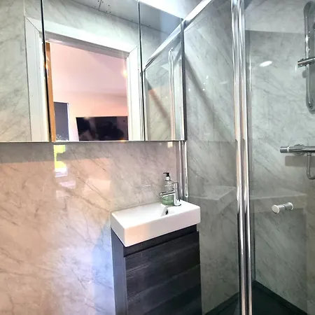 Bath Road Apartment