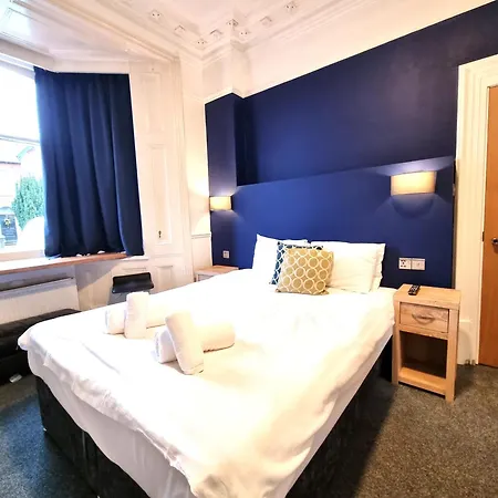 Bath Road Apartment *