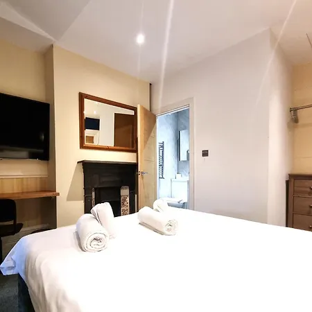 Bath Road Apartment