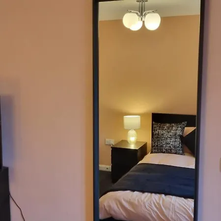 Homestay 6 Deluxe Doubles 2 With En In Large House - No Pets
