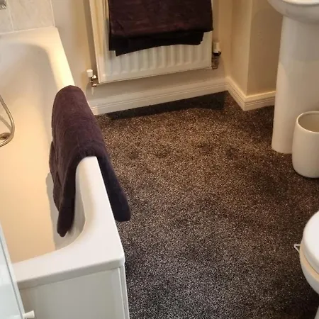 Homestay 6 Deluxe Doubles 2 With En In Large House - No Pets Swindon