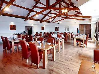 Hotel South Marston And Leisure Club 3*