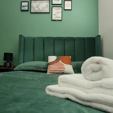 Apartment Centered 2 Bed Serviced Apartment- Sherpa Homes Swindon