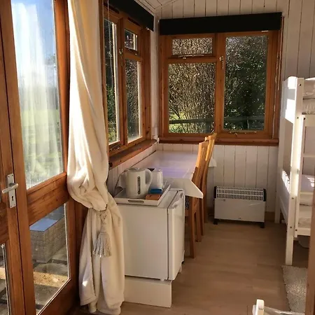 Quirky Cosy Rural Hideaway Swindon