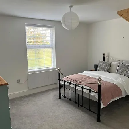 2 Bedroom In Old Town Swindon