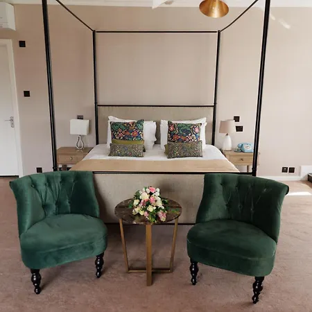 Stanton House 4*