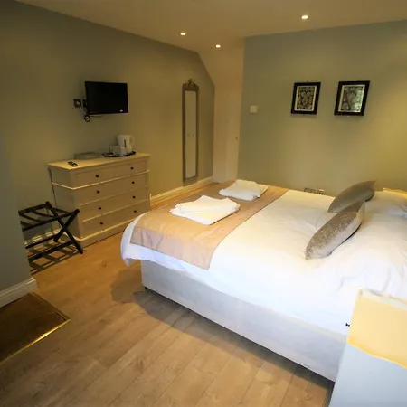 The Sun 4* Swindon