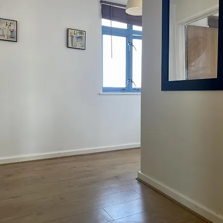 Hk Life Serviced , Centre Apartment Swindon