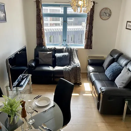 Hk Life Serviced , Centre Swindon