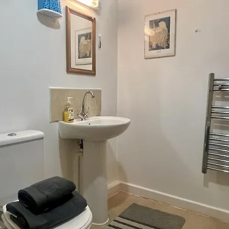 Hk Life Serviced , Centre Apartment Swindon