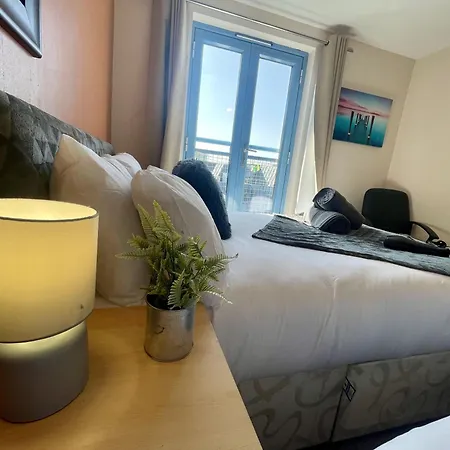 Hk Life Serviced , Centre Apartment Swindon