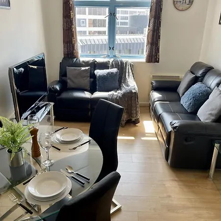 Apartment Hk Life Serviced , Centre Swindon