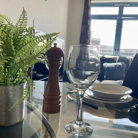 Apartment Hk Life Serviced , Centre Swindon