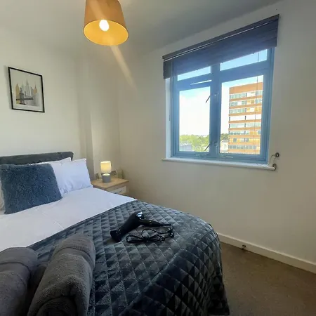 Hk Life Serviced , Centre Swindon