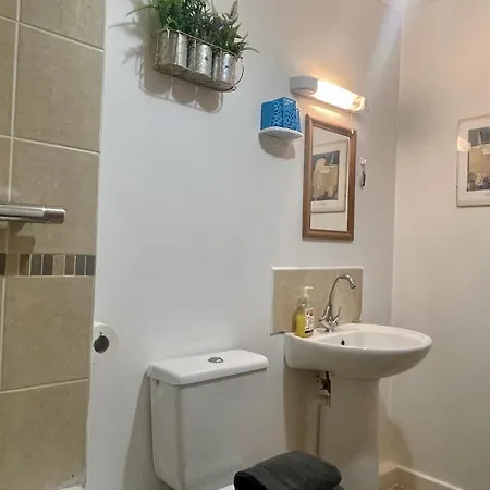 Hk Life Serviced , Centre Apartment Swindon