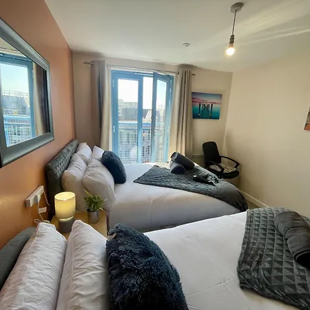 Hk Life Serviced , Centre Apartment Swindon