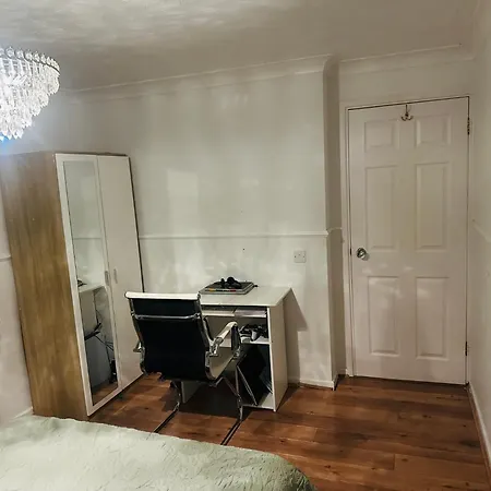 Guest house Away From Swindon