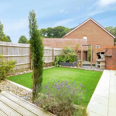 Double En-suite With Free Parking * Swindon