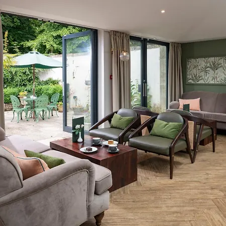 Lydiard Park & Conference Centre Hotel 3*