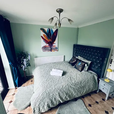 Guest house Away From *