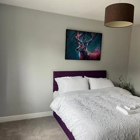 Double En-suite With Free Parking Swindon