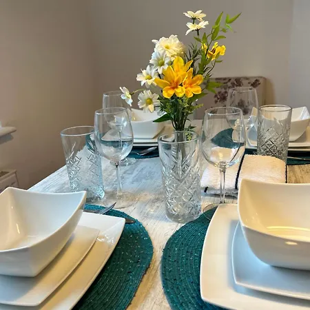 Comfy 3 Bed House North *