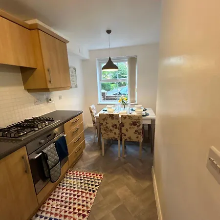 Comfy 3 Bed House North * Swindon
