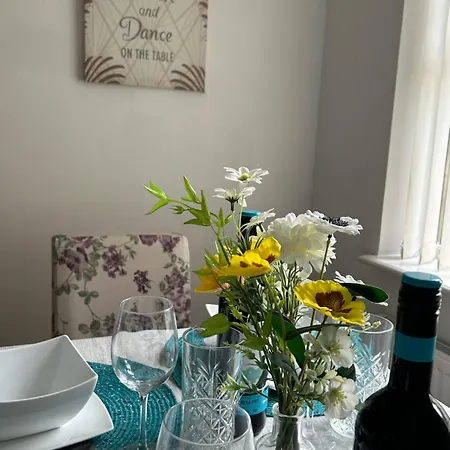 Comfy 3 Bed House North Holiday home Swindon