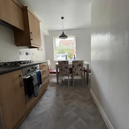 Comfy 3 Bed House North Holiday home Swindon
