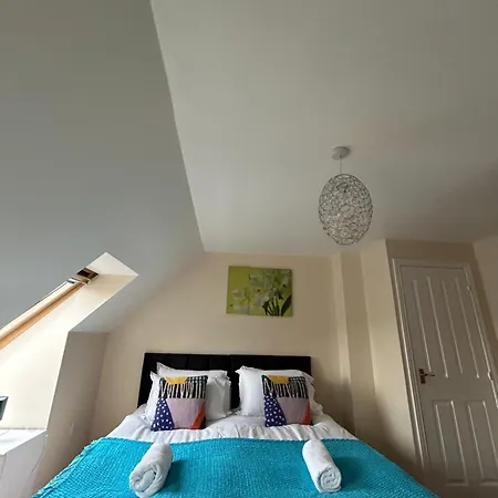 Comfy 3 Bed House North Holiday home Swindon