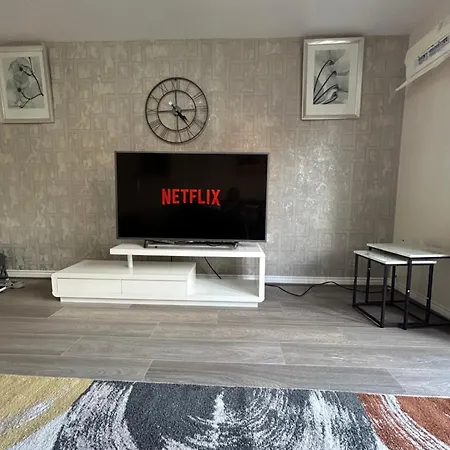 Comfy 3 Bed House North Holiday home Swindon