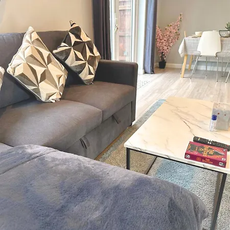 Elegant Modern 3 Bedroom Apartment