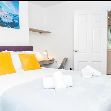 Good Location Free Parking Big Garden Modern House Apartment Swindon