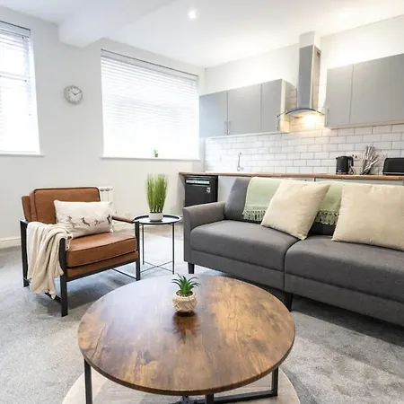 Flat B Commercial Road, 3 Bedrooms, Sleeps 5, Located In Town Centre Holiday home Swindon