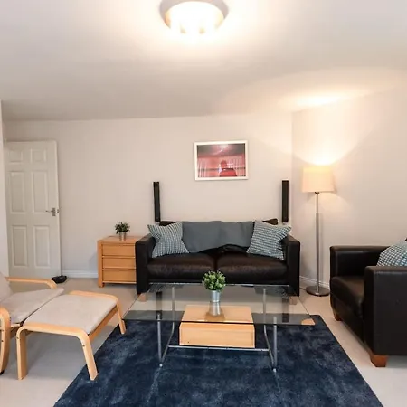 Florey Court, Long Disc, Sleeps 6 In 2 Bedrooms, Parking *