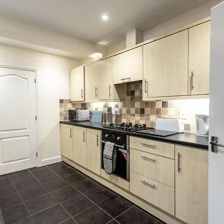 Deacon Street-3 Bedroom, Sleeps 7, Long Disc, Parking