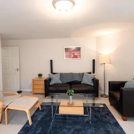 Florey Court, Long Disc, Sleeps 6 In 2 Bedrooms, Parking