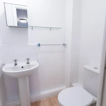 Apartment Florey Court, Long Disc, Sleeps 6 In 2 Bedrooms, Parking