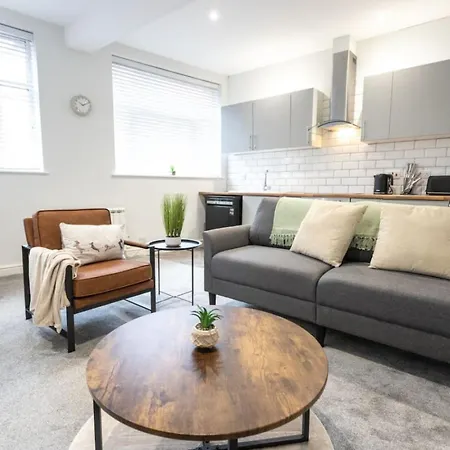 Flat B Commercial Road, 3 Bedrooms, Sleeps 5, Located In Town Centre