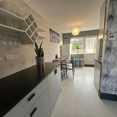 Indulgent Cozy 2 Bedroom *