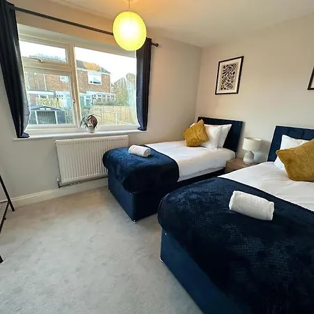 Indulgent Cozy 2 Bedroom Swindon